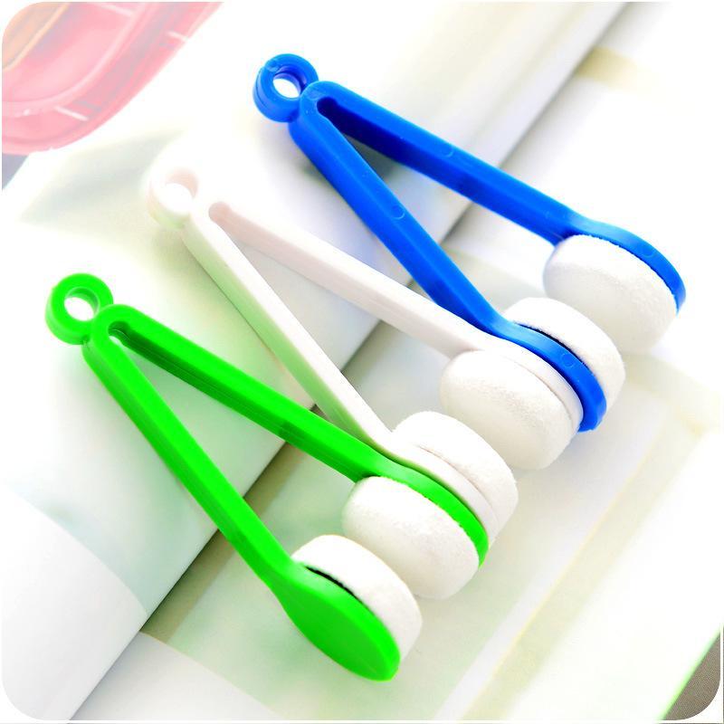 Multifunctional creative cleaning cloth, easy to use, effectively wipes clean without scratching lenses or leaving water marks.