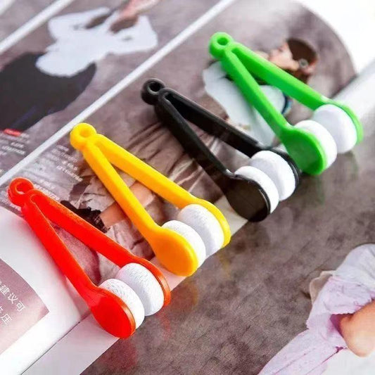 Multifunctional creative cleaning cloth, easy to use, effectively wipes clean without scratching lenses or leaving water marks.